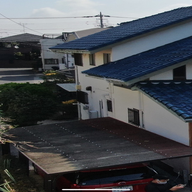 黒く変色したカーポート屋根